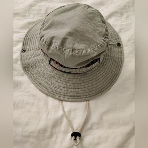 Large bucket hat with string